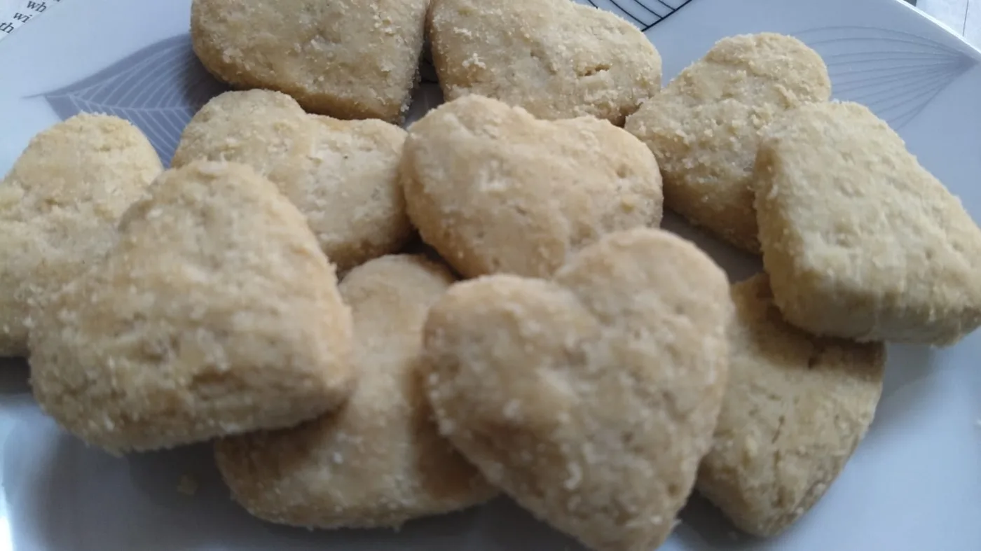 Heart-shaped whole wheat nankhatai cookies plated on a white dish.