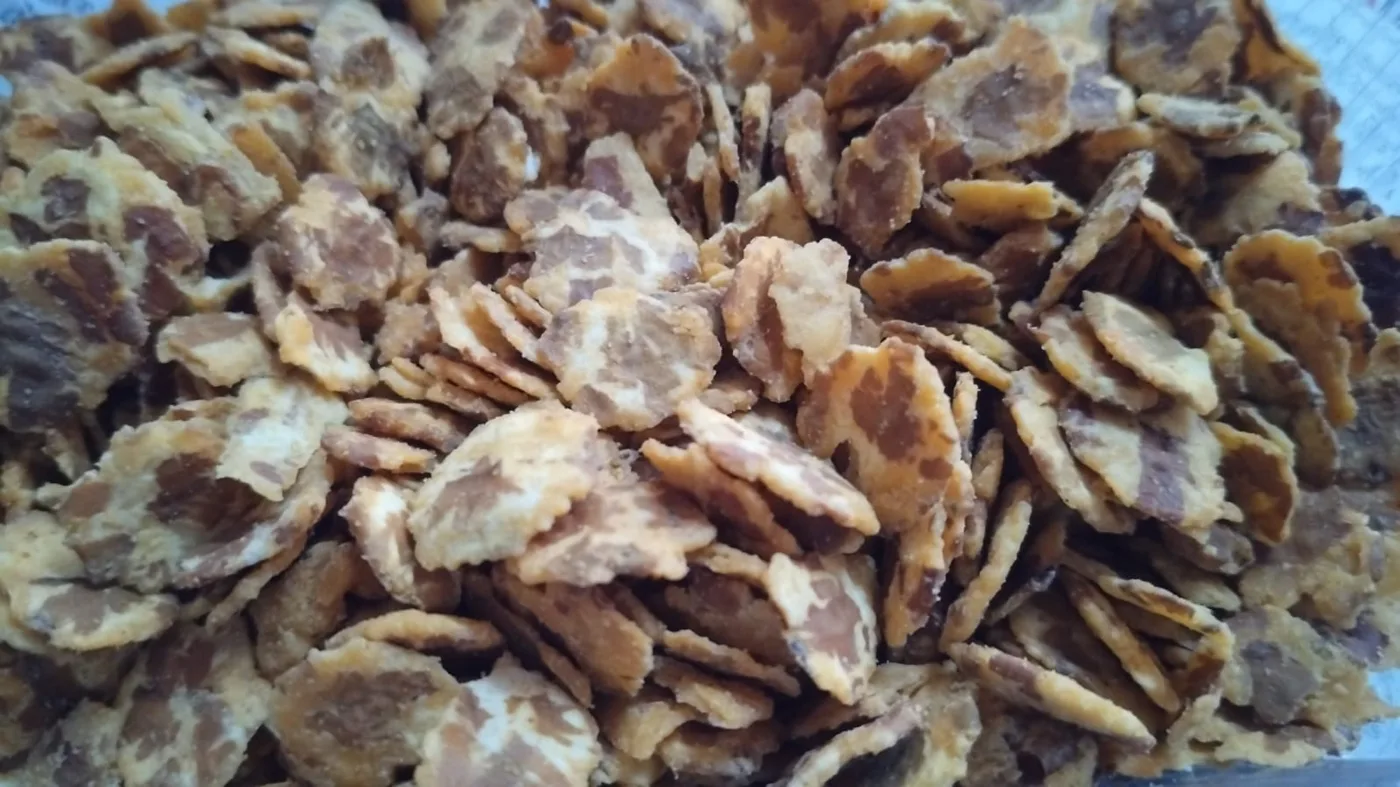 Close-up of crisp spiced chana jor flakes